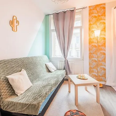 Halles Apartment *